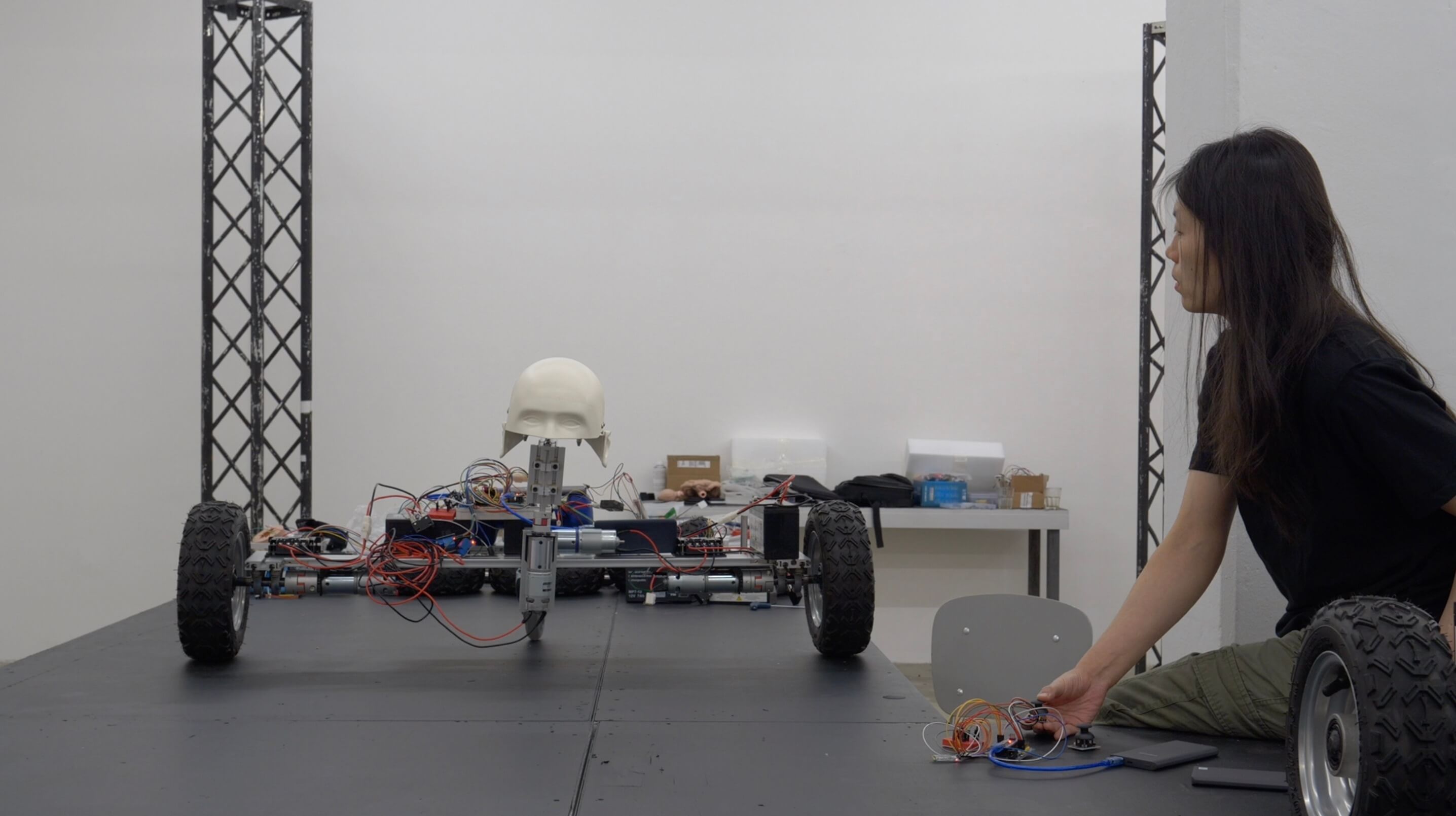 Geumhyung Jeong, Under Maintenance, video stil filmed by Carolin Röckelein